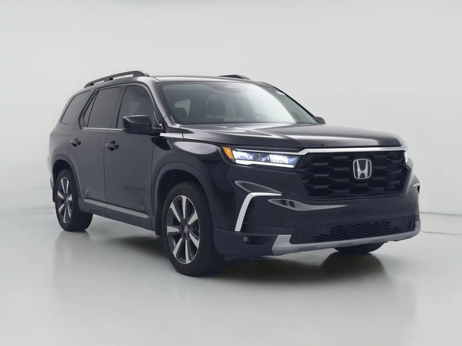 2025 Honda Pilot Touring AWD's photo