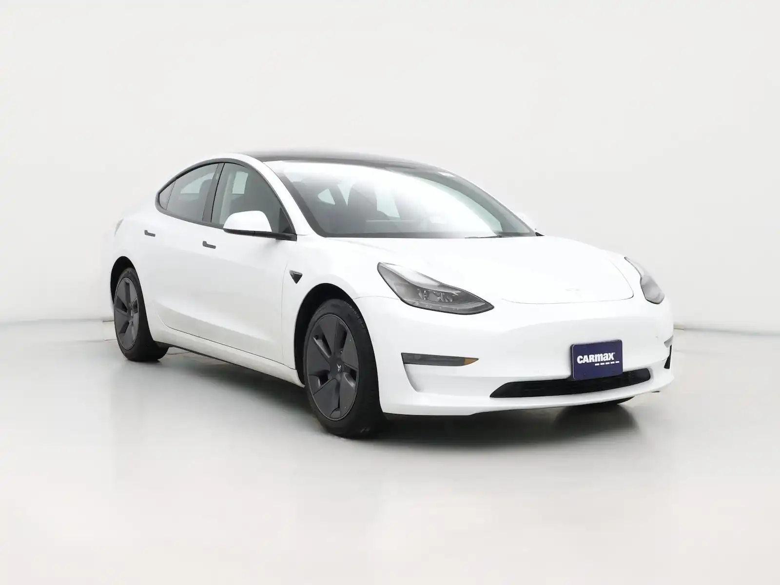 2022 Tesla Model 3 Standard Range Plus's photo
