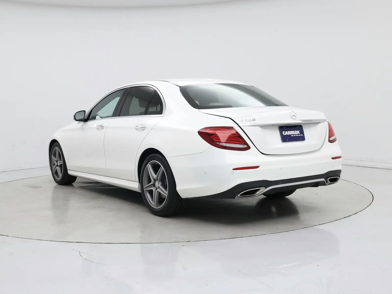 2017 Mercedes-Benz E-Class E300 photo 3