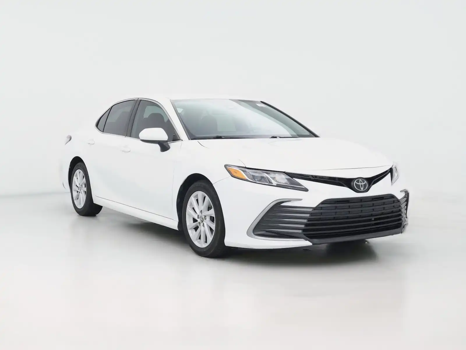 2022 Toyota Camry LE's photo