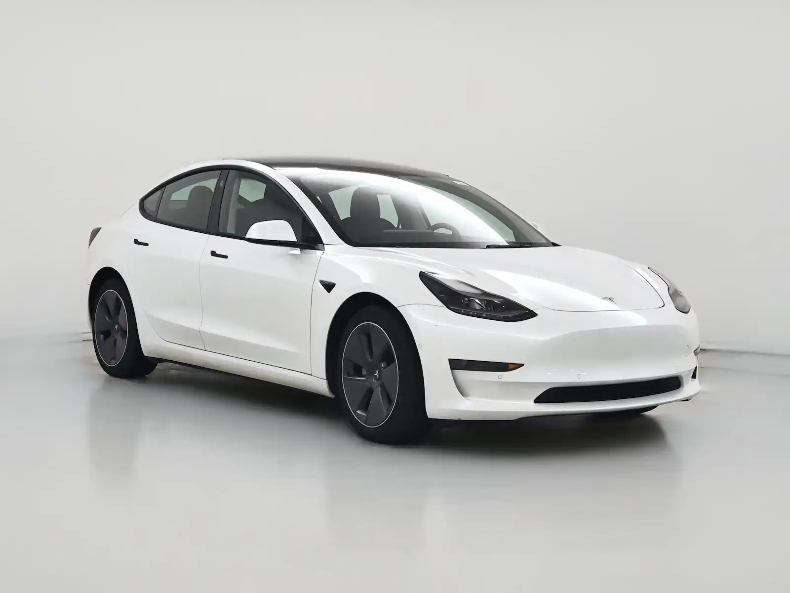 2022 Tesla Model 3 Standard Range Plus's photo