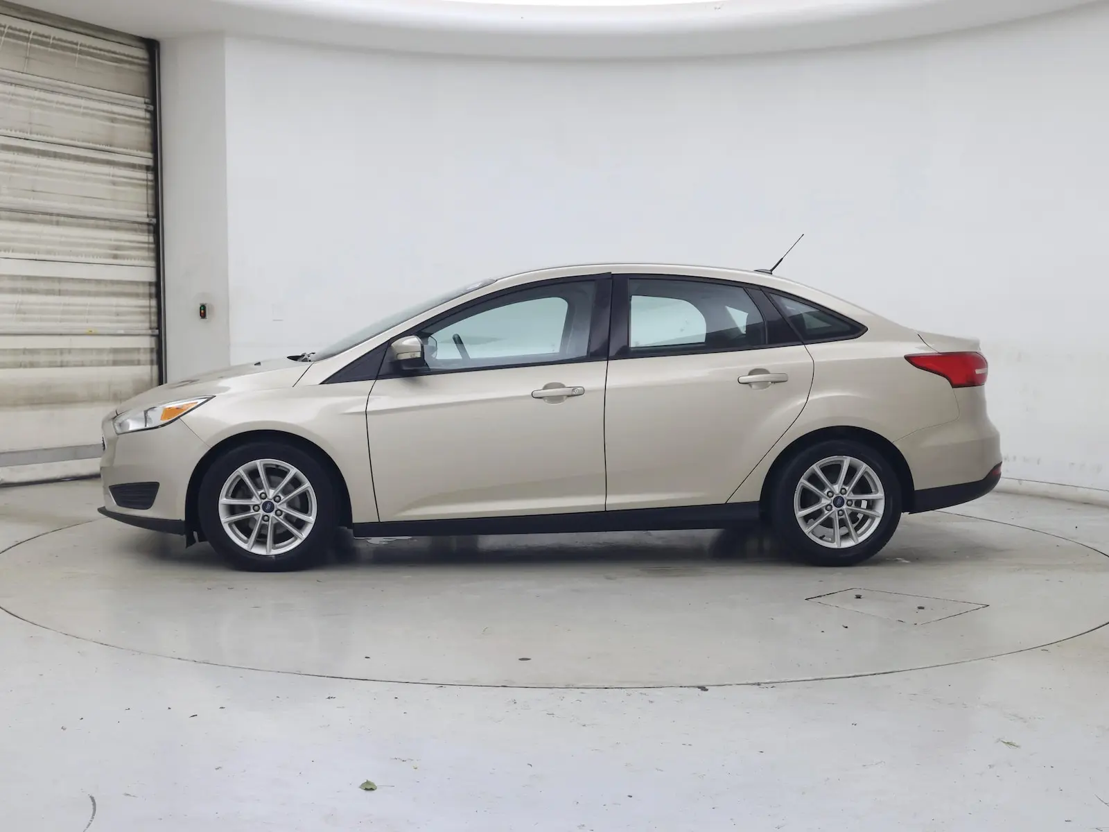 2017 Ford Focus SE Sedan photo 4