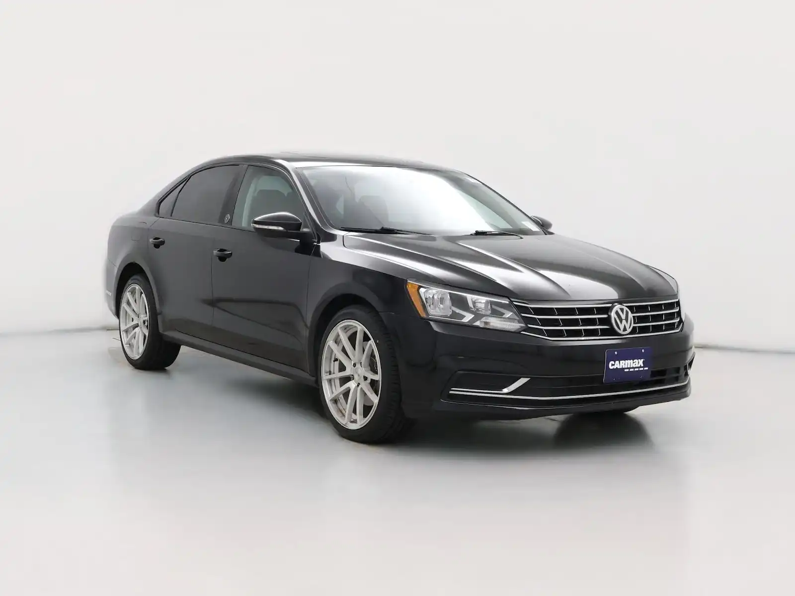 2019 Volkswagen Passat 2.0T Wolfsburg Edition Auto's photo