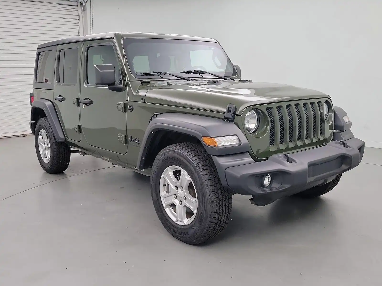 2023 Jeep Wrangler Sport S's photo