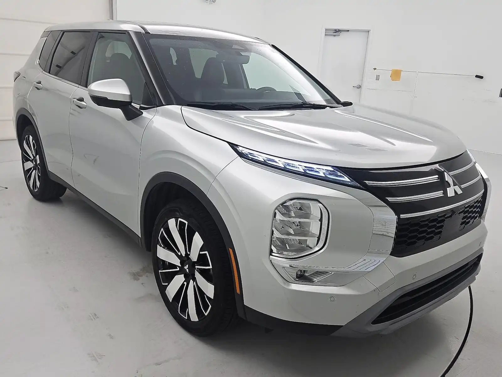 2025 Mitsubishi Outlander SE FWD's photo
