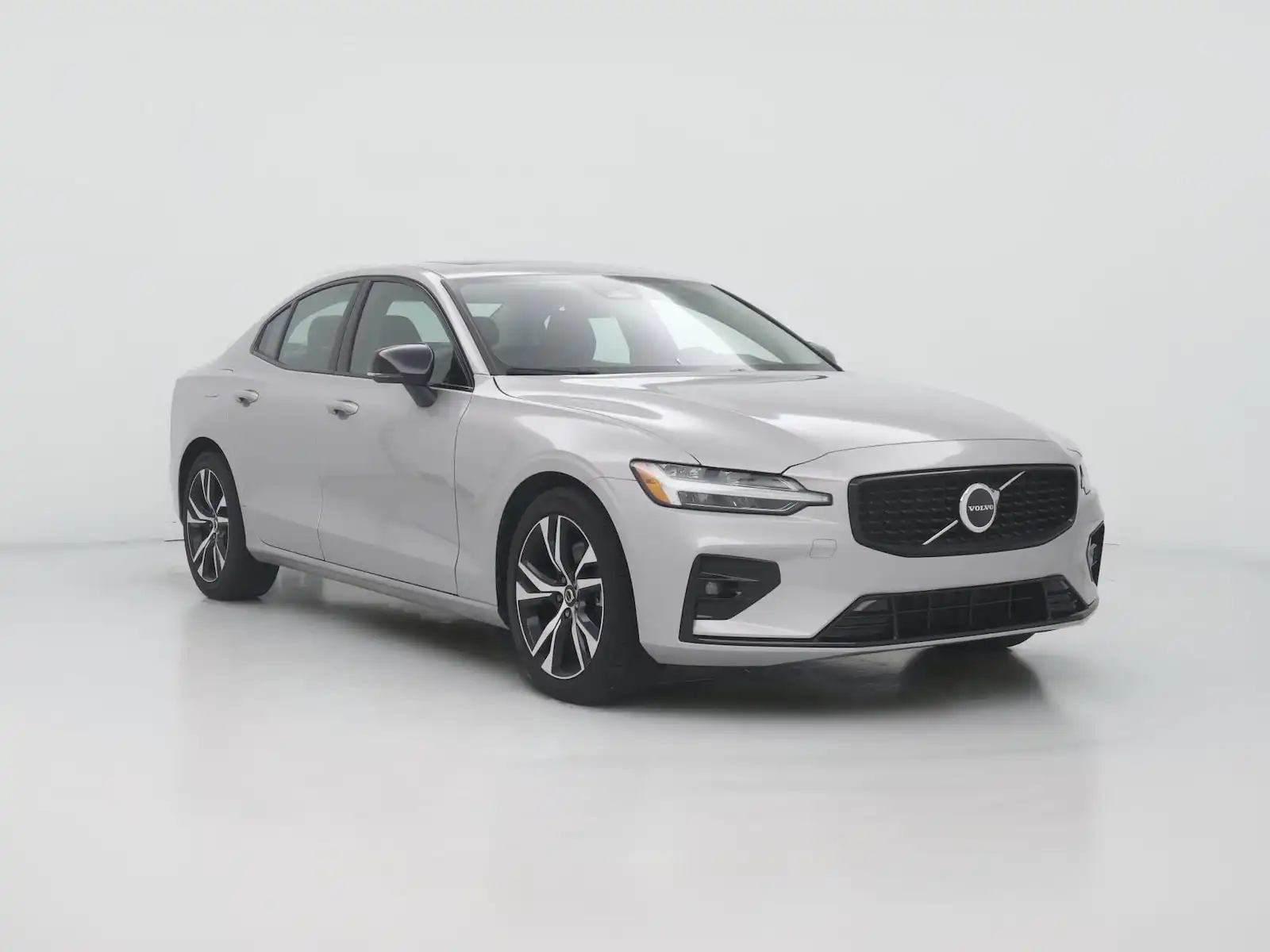 2024 Volvo S60 B5 Core Dark Theme's photo