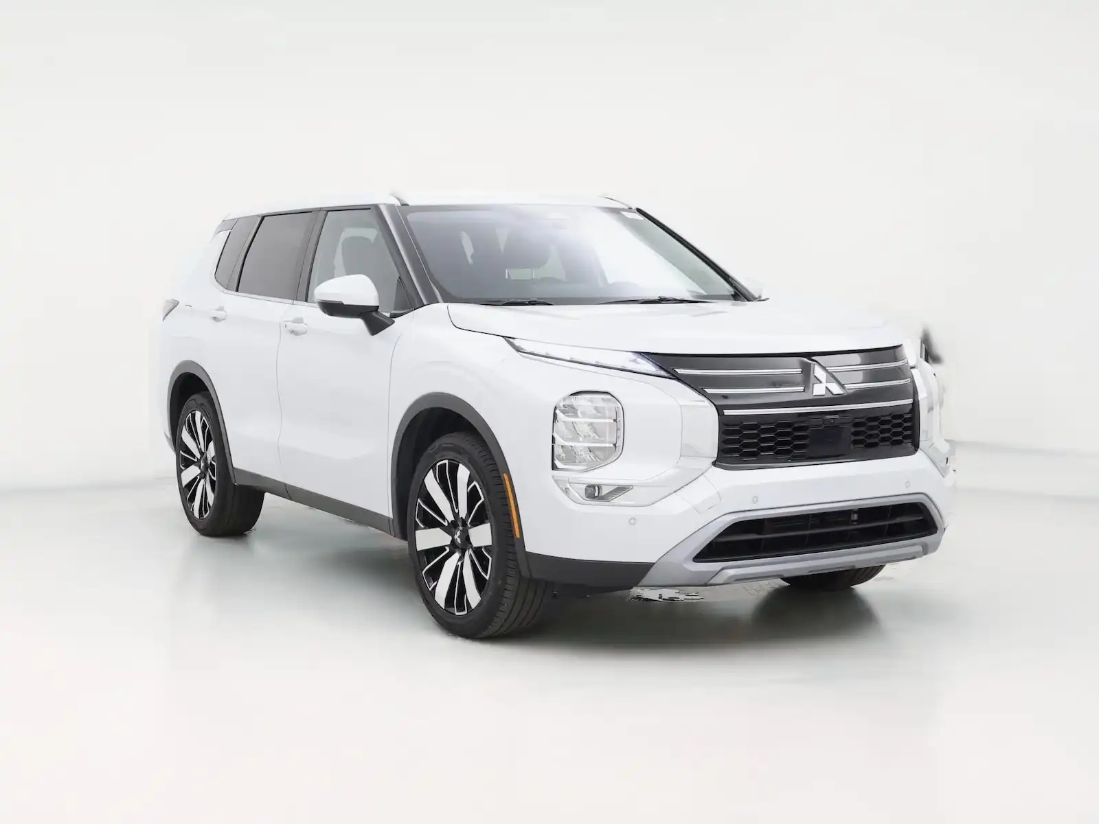 2025 Mitsubishi Outlander SE FWD's photo