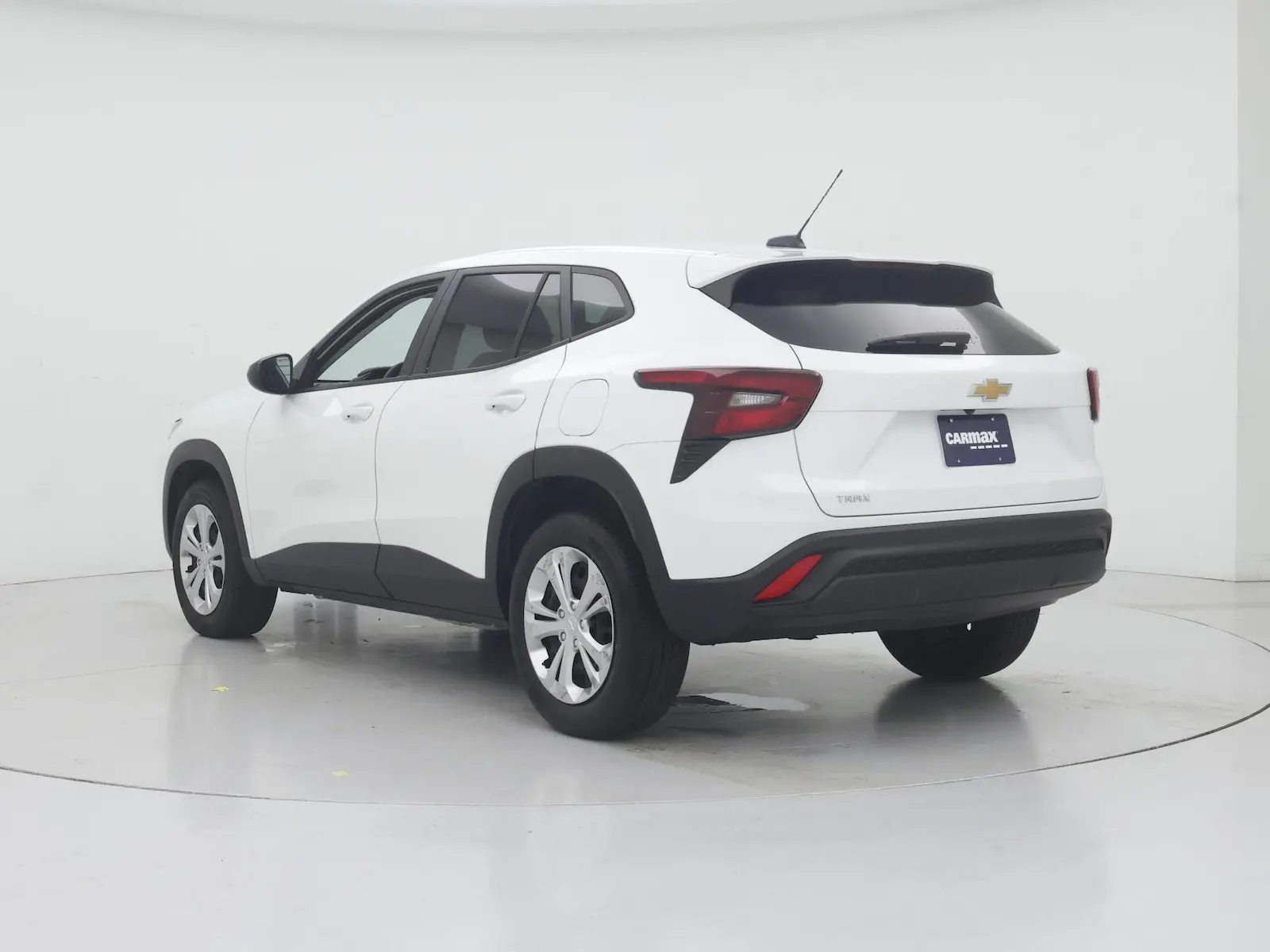 2025 Chevrolet Trax LS photo 3