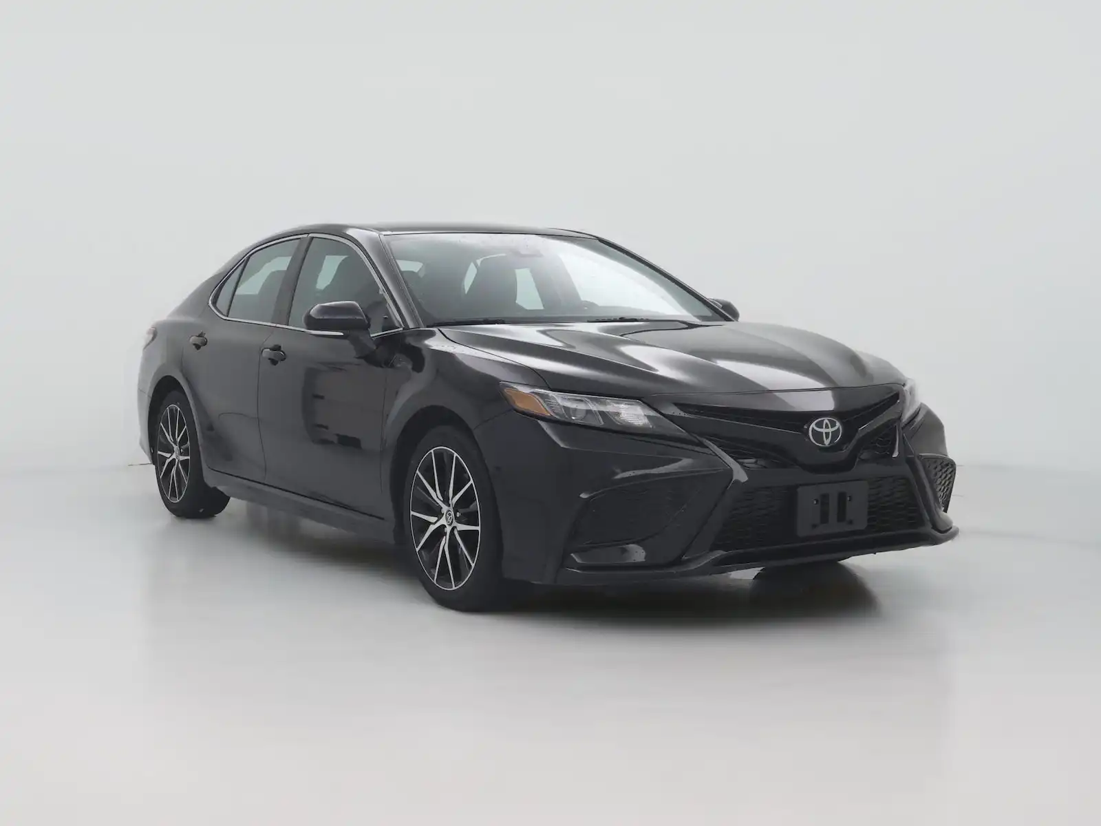 2022 Toyota Camry SE's photo