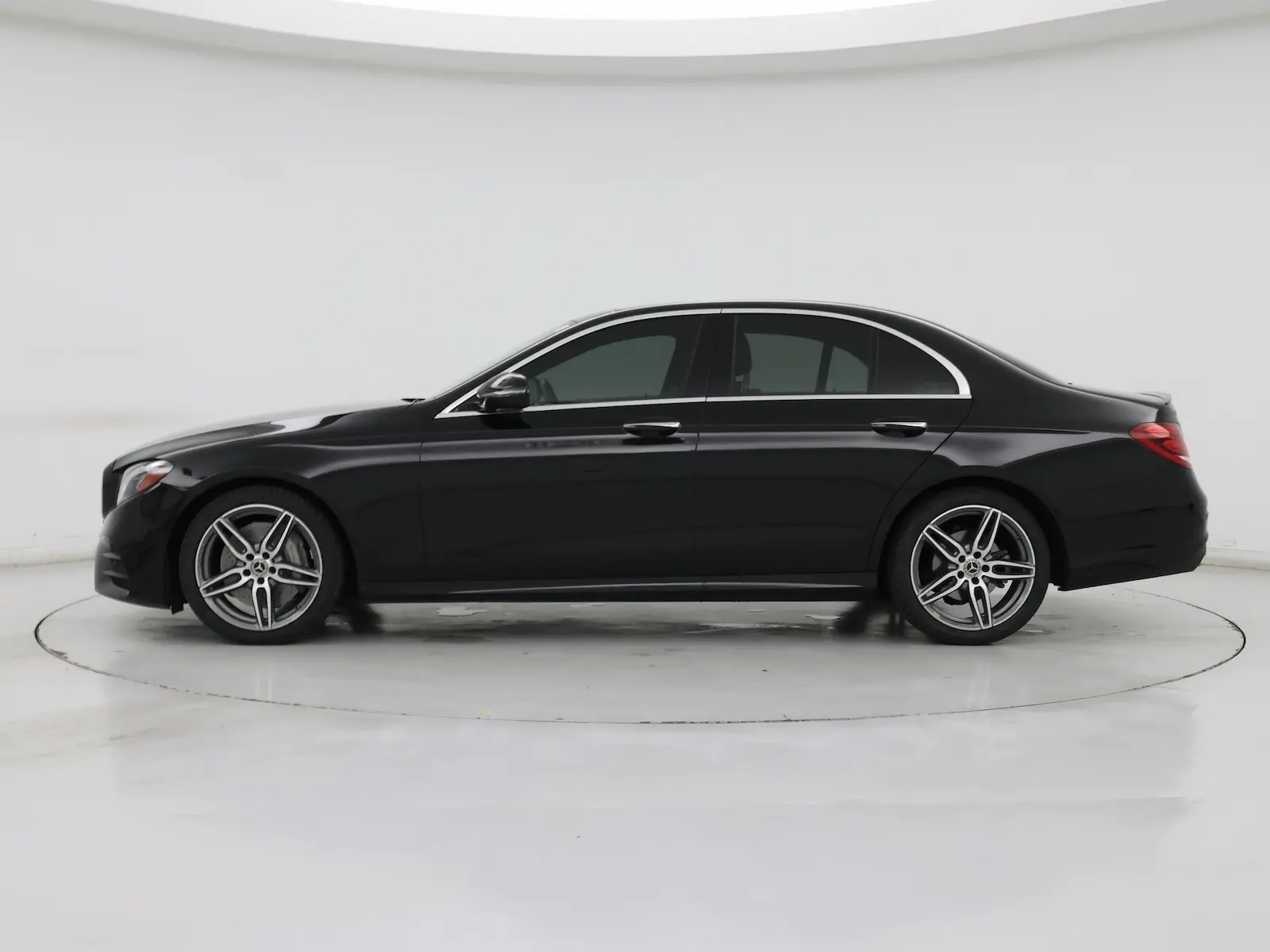 2018 Mercedes-Benz E-Class E300 4MATIC photo 4