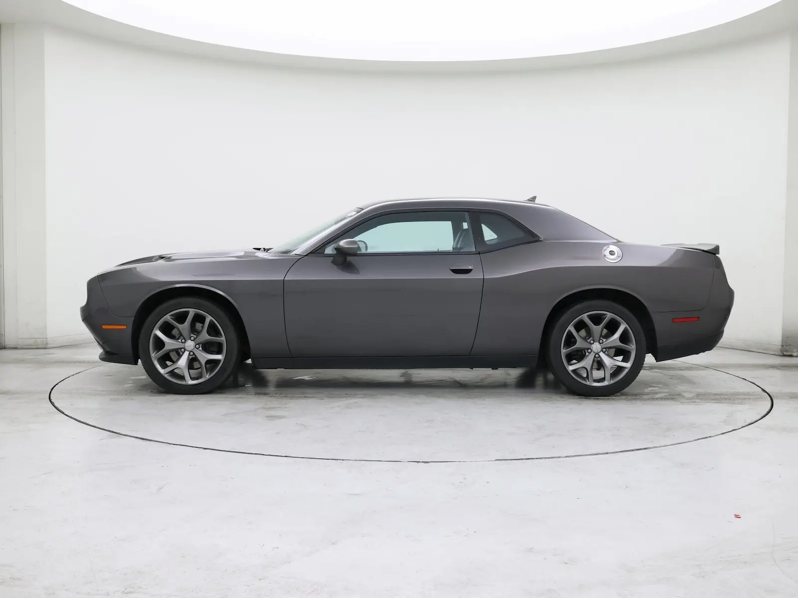 2016 Dodge Challenger SXT Plus photo 4