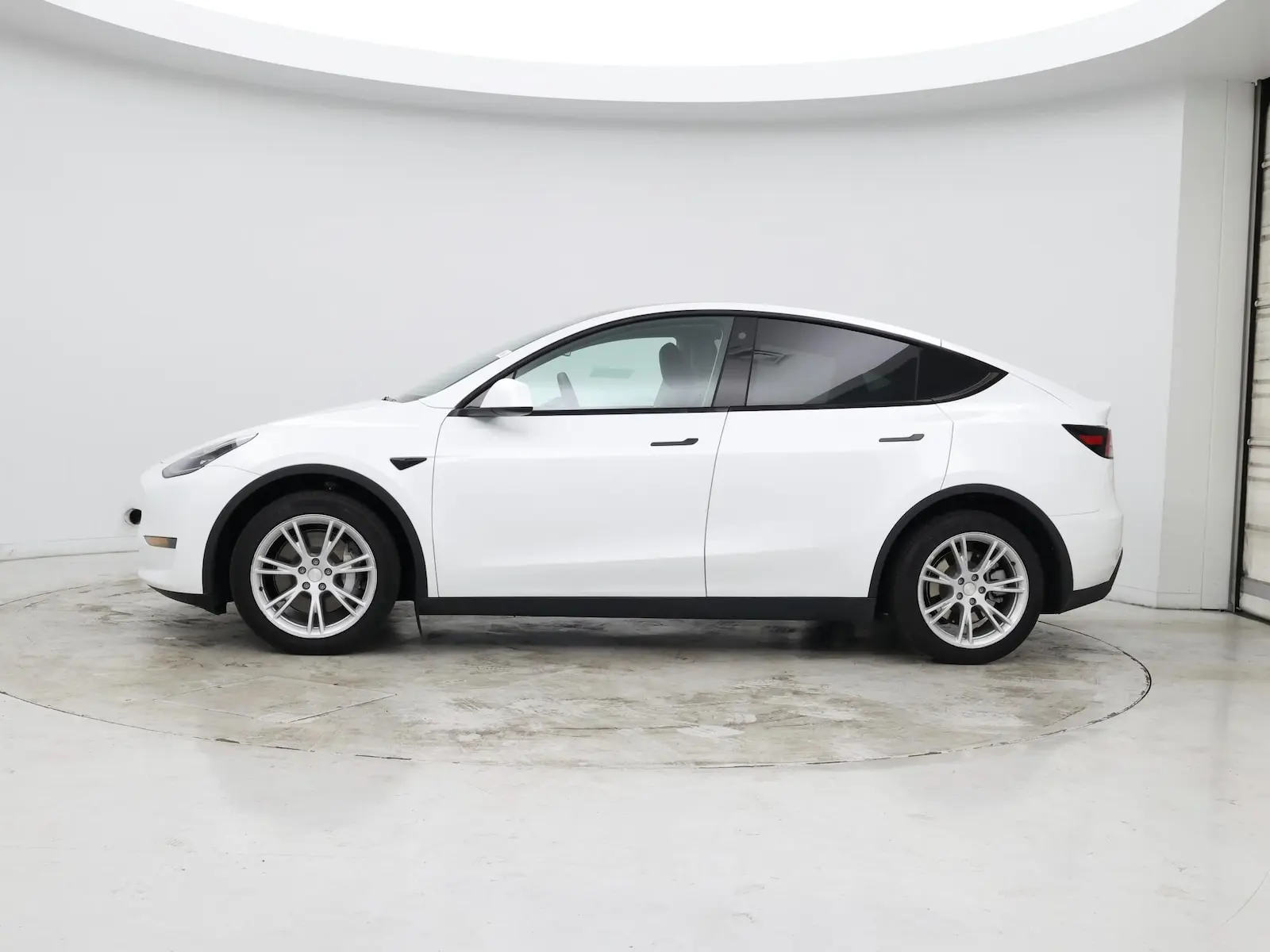 2023 Tesla Model Y Long Range Dual Motor AWD photo 3