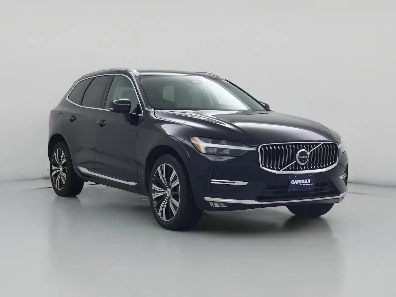 2023 Volvo XC60 B5 Plus Bright Theme AWD's photo