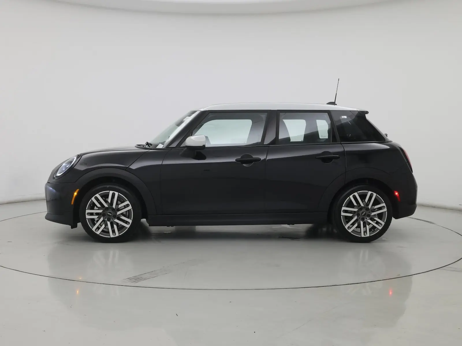 2026 MINI Hardtop Cooper photo 4