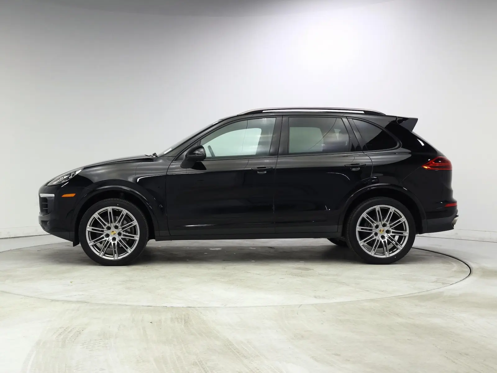 2017 Porsche Cayenne Platinum Edition photo 4