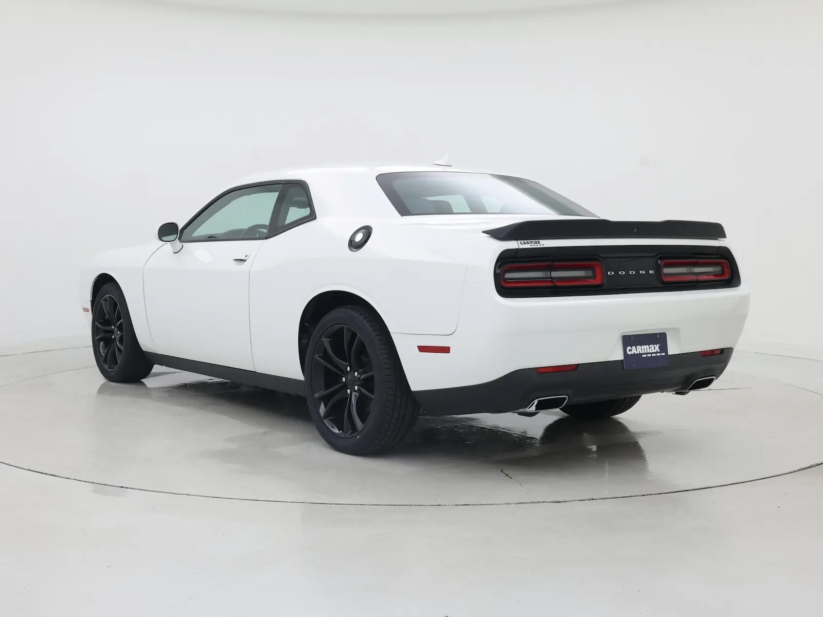 2016 Dodge Challenger SXT Plus photo 3