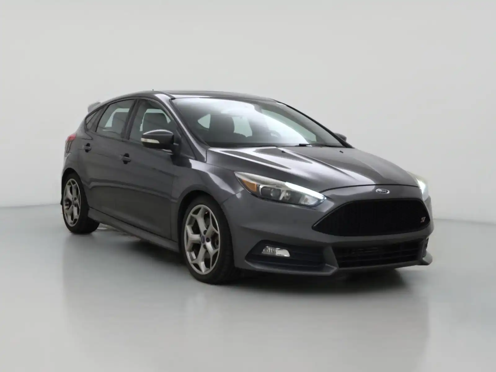 2017 Ford Focus ST Hatchback 5-Door's photo