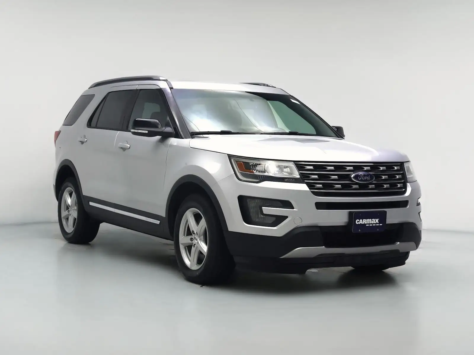 2016 Ford Explorer XLT 4WD photo 1