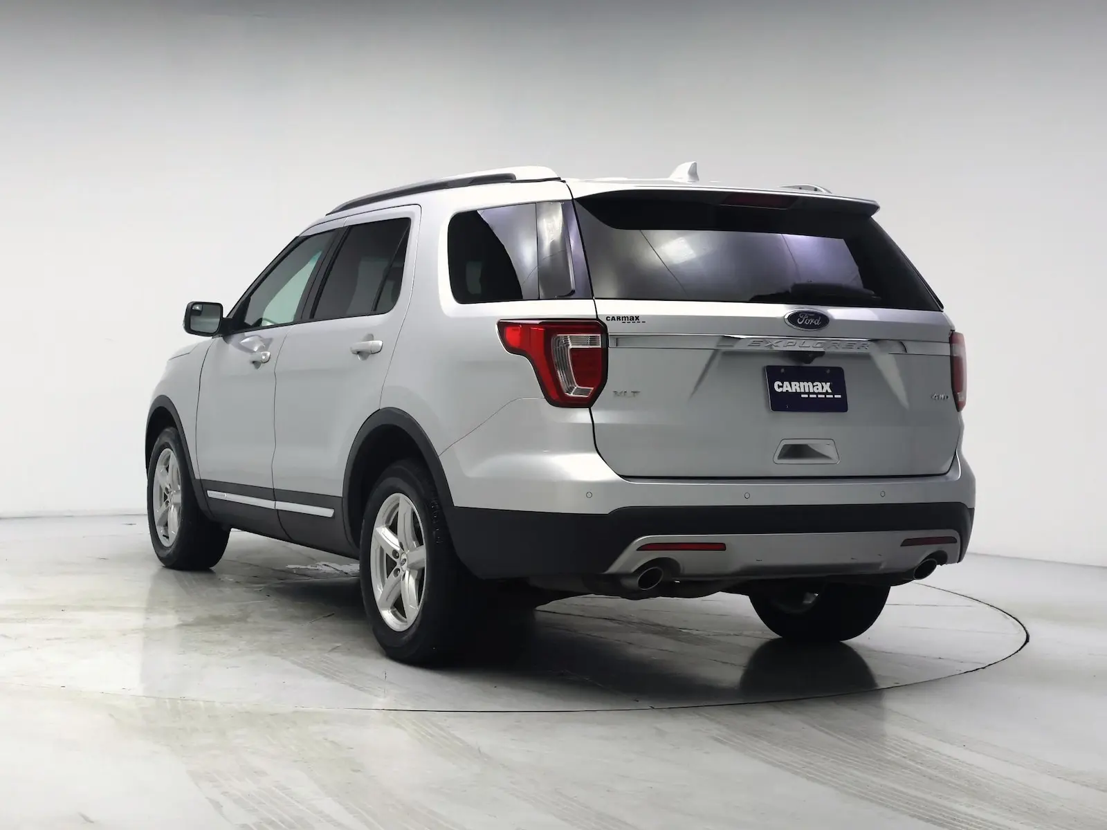2016 Ford Explorer XLT 4WD photo 3