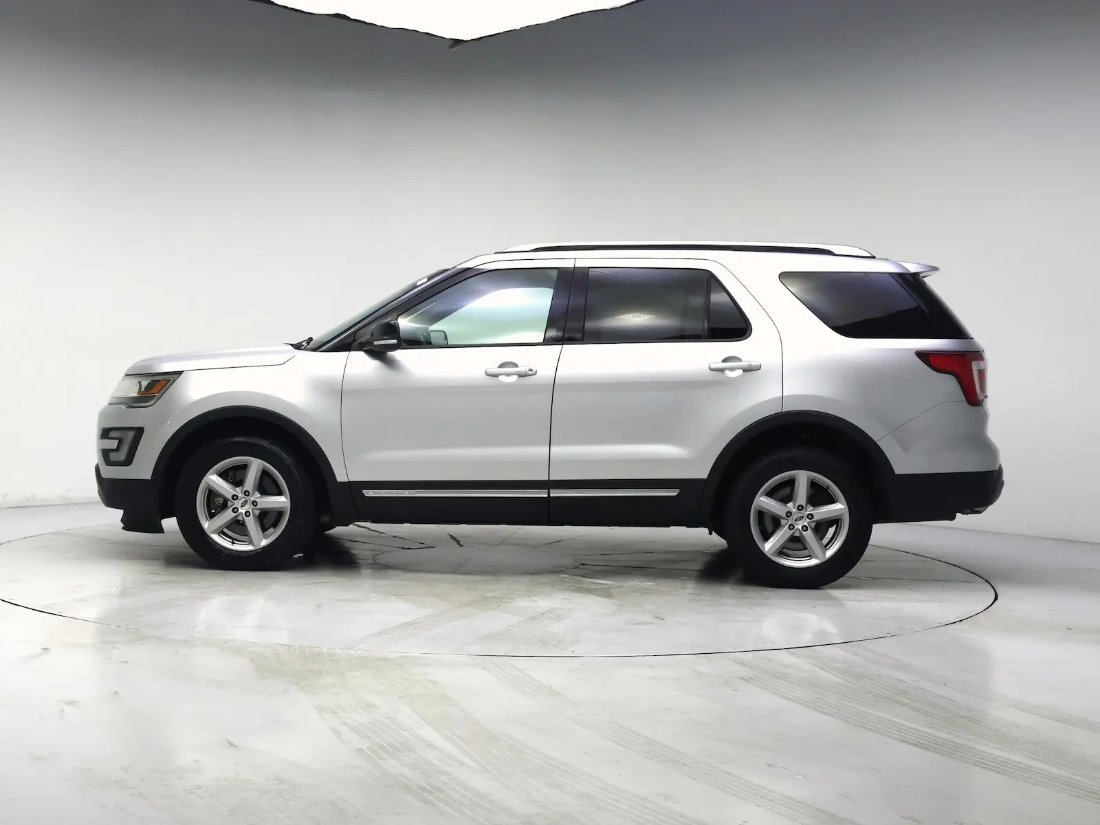 2016 Ford Explorer XLT 4WD photo 4