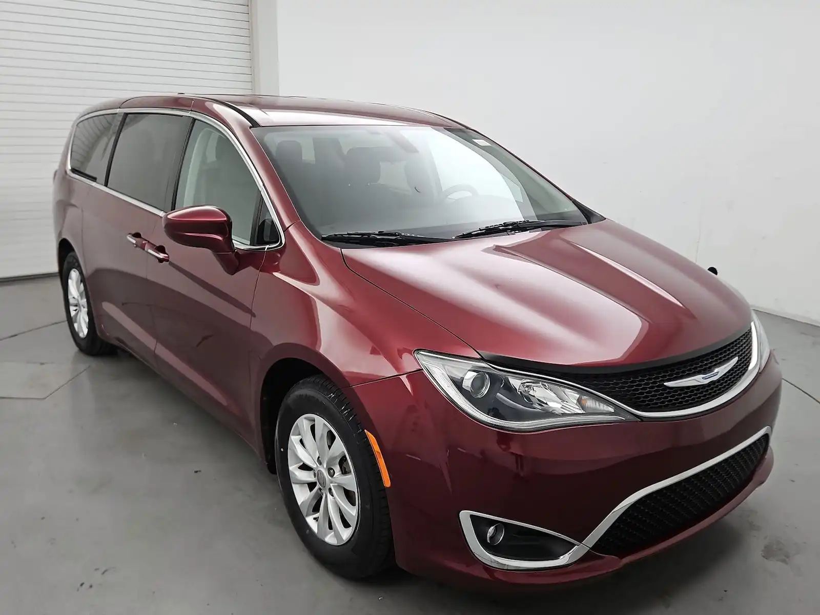 2018 Chrysler Pacifica Touring Plus's photo