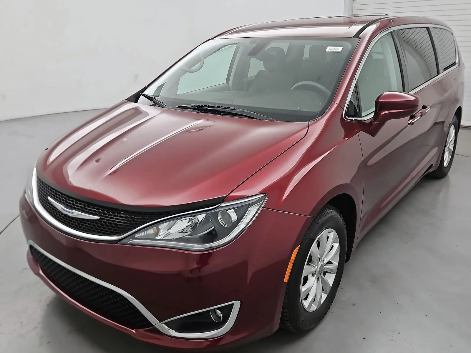 2018 Chrysler Pacifica Touring Plus photo 3