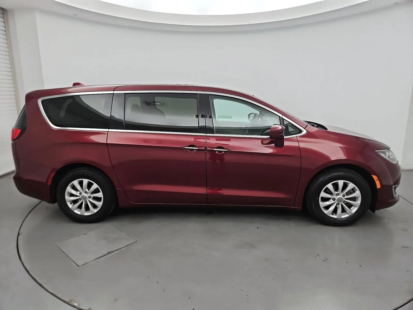 2018 Chrysler Pacifica Touring Plus photo 4