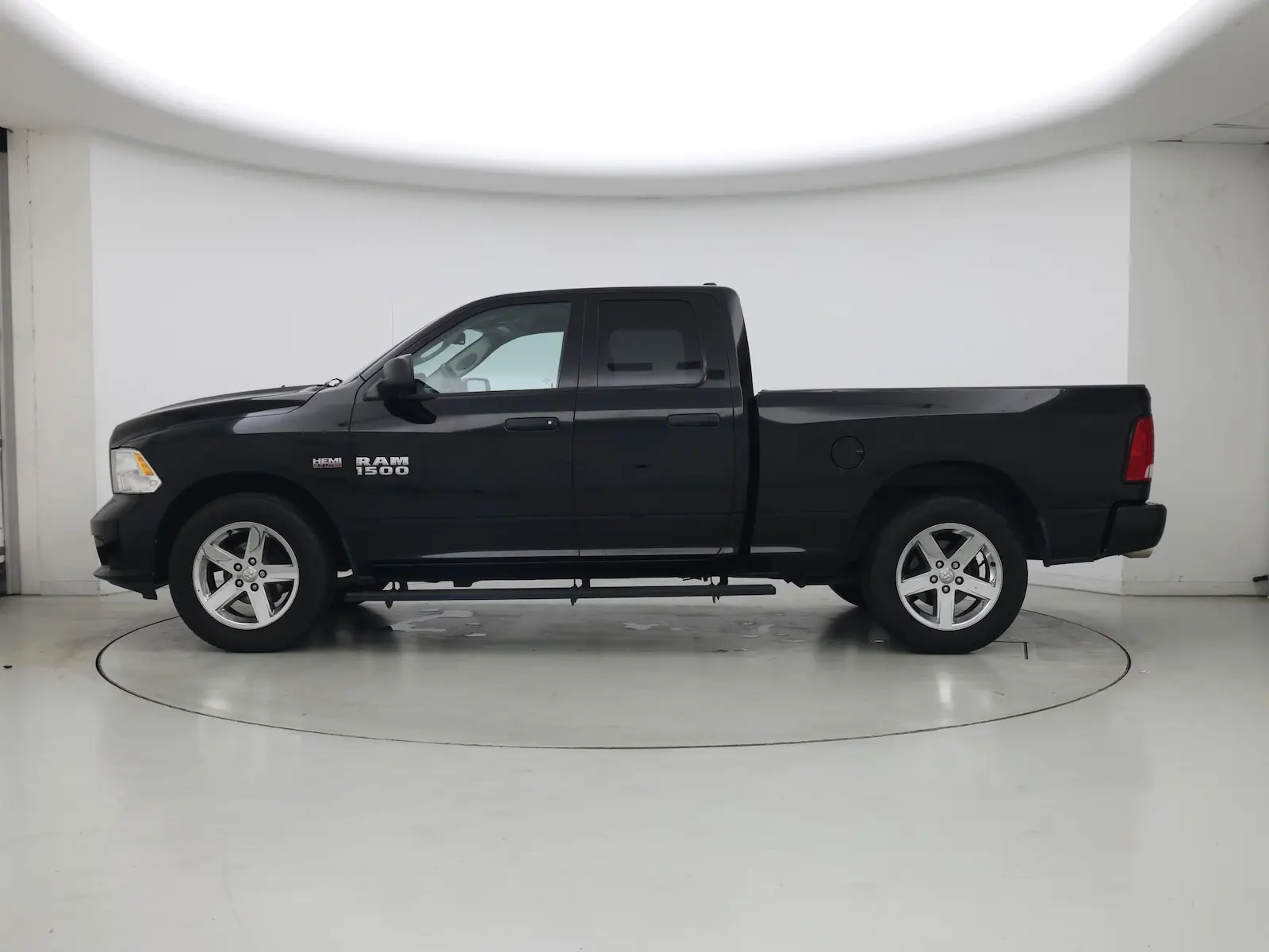 2015 RAM 1500 Express Quad Cab photo 4