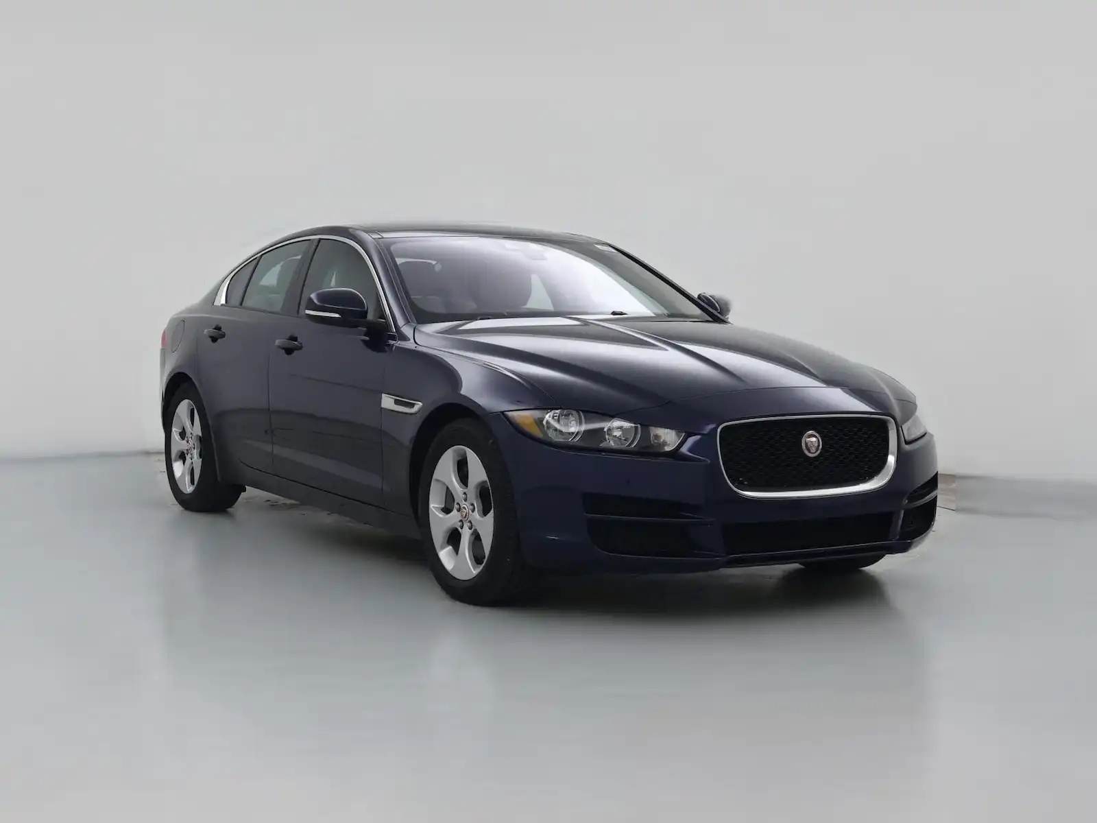 2017 Jaguar XE 25t's photo
