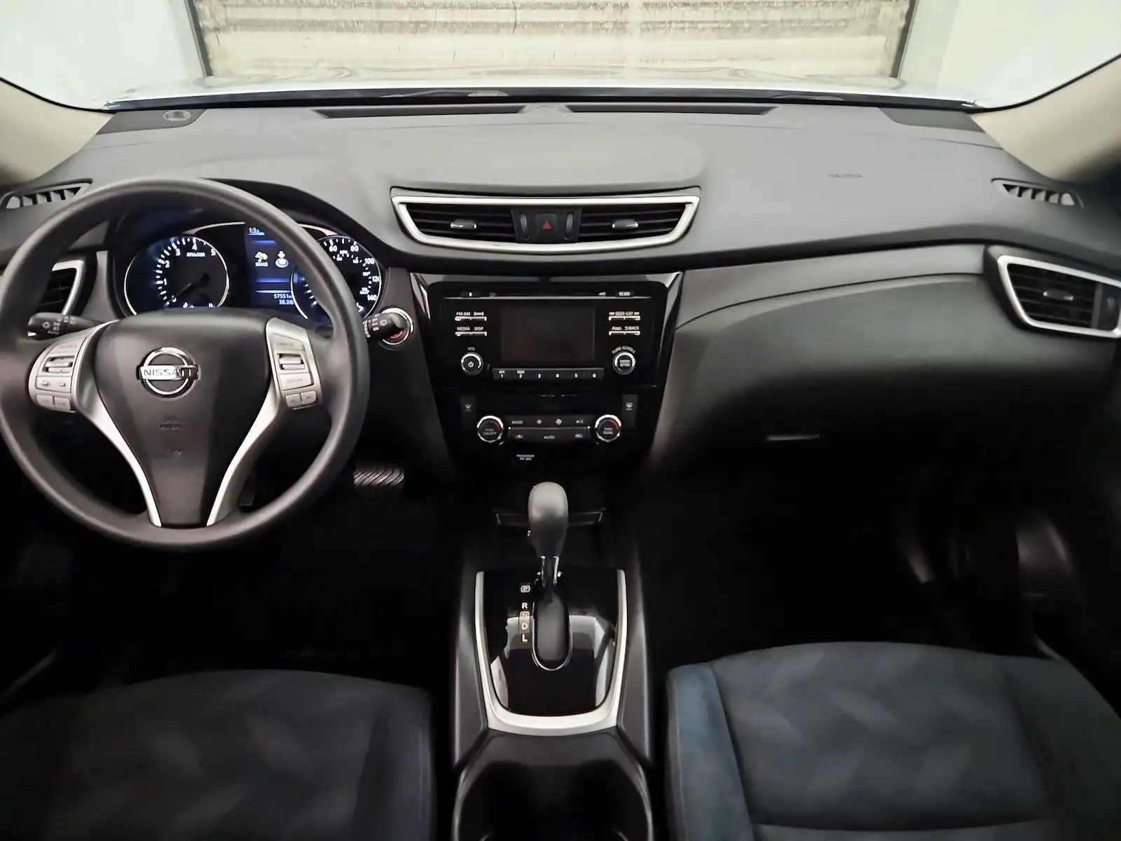 2015 Nissan Rogue SV FWD's photo