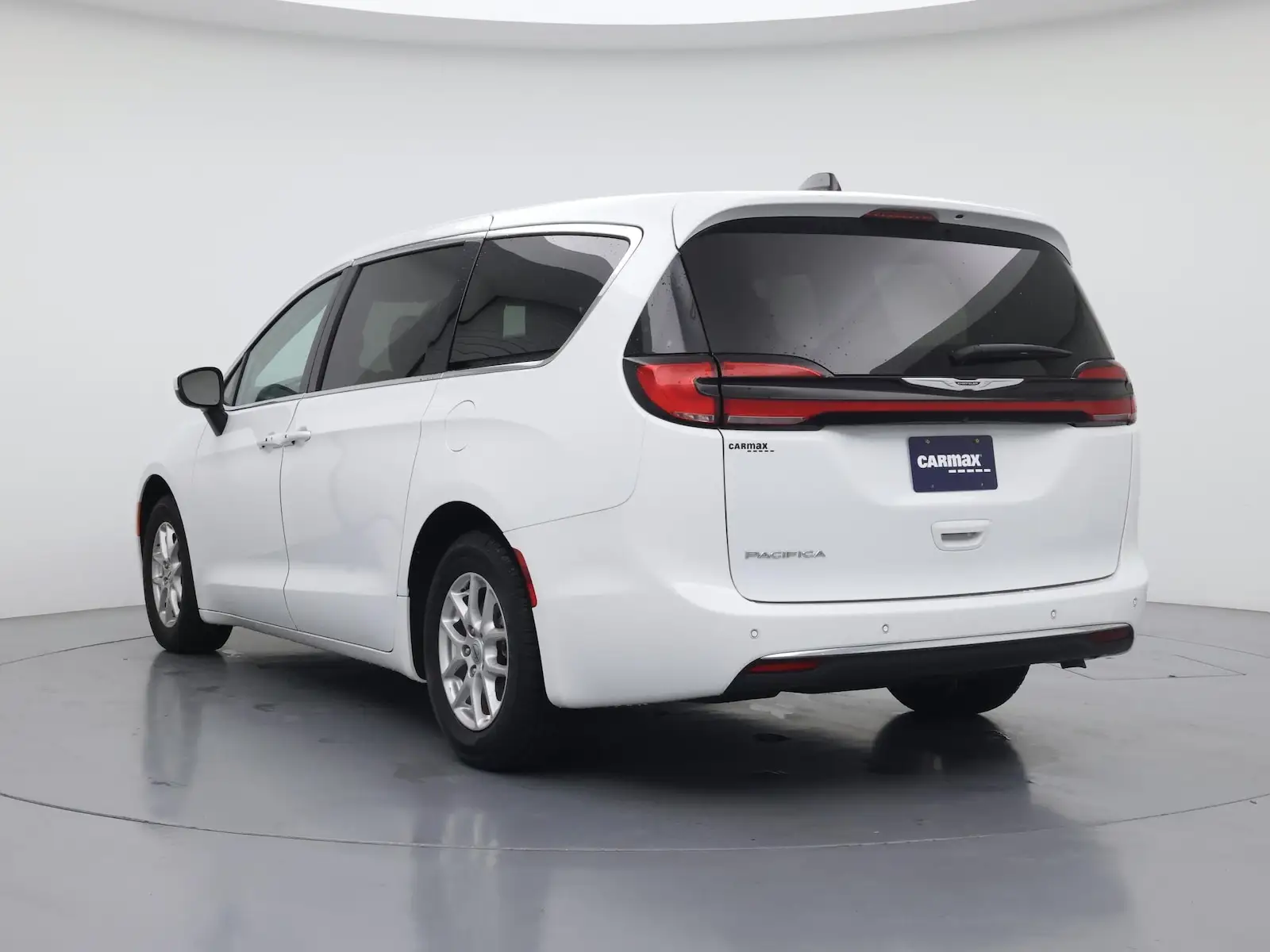 2023 Chrysler Pacifica Touring L photo 1
