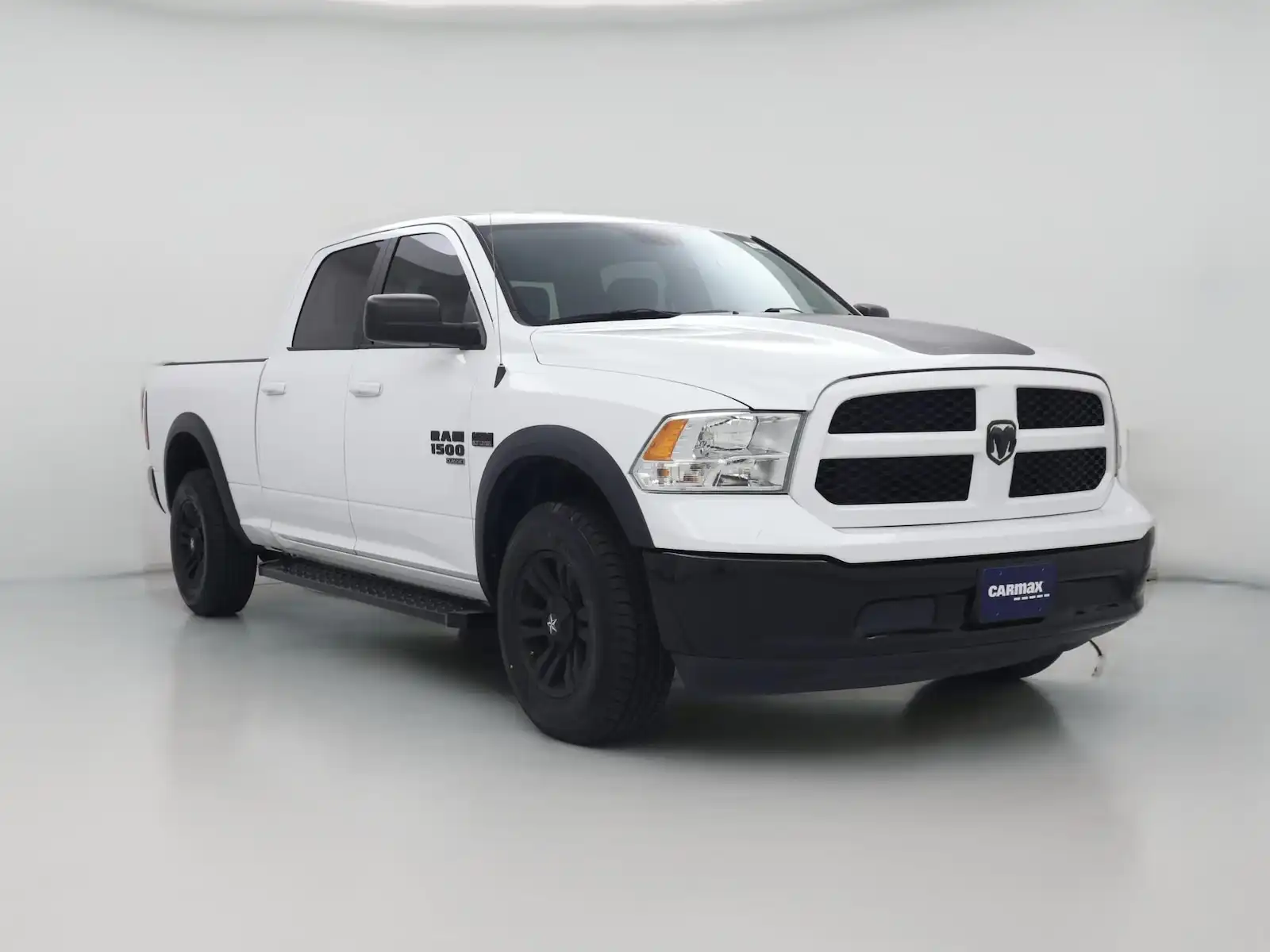 2019 RAM 1500 Classic SLT 4WD Crew Cab 6'4's photo