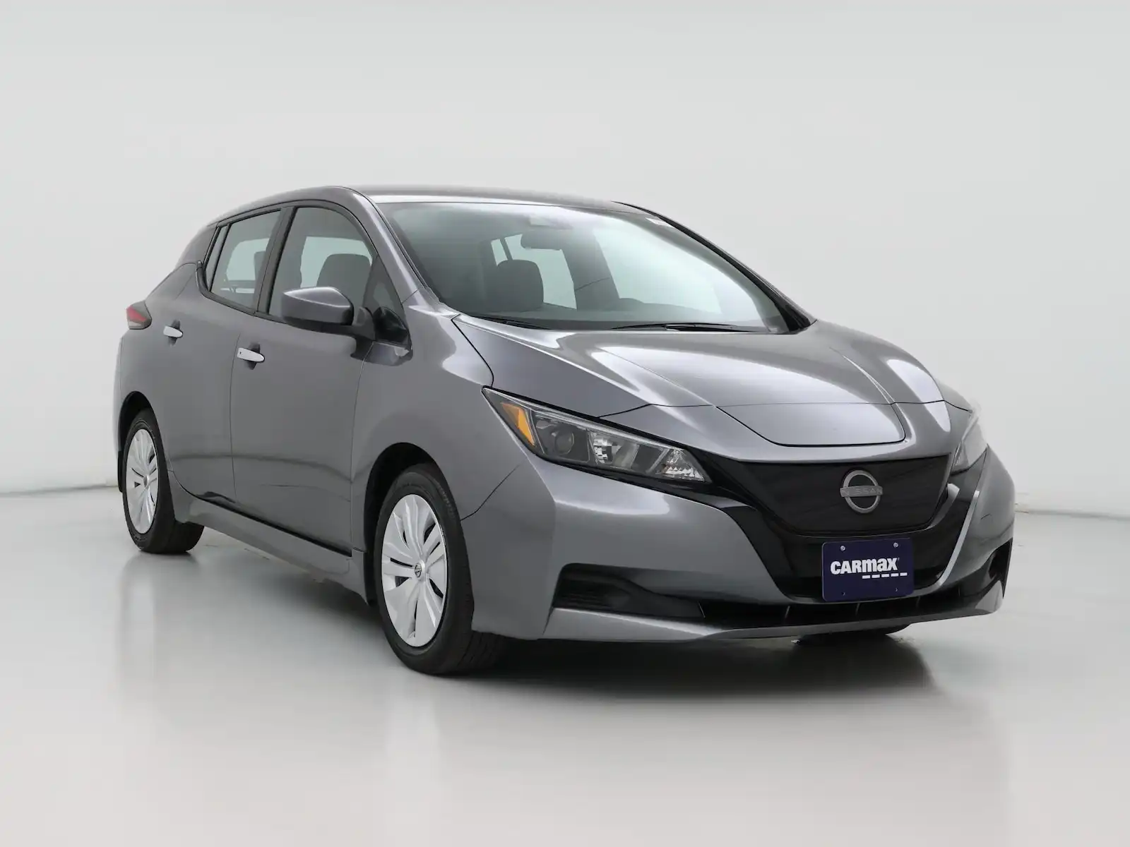 2025 Nissan Leaf S's photo