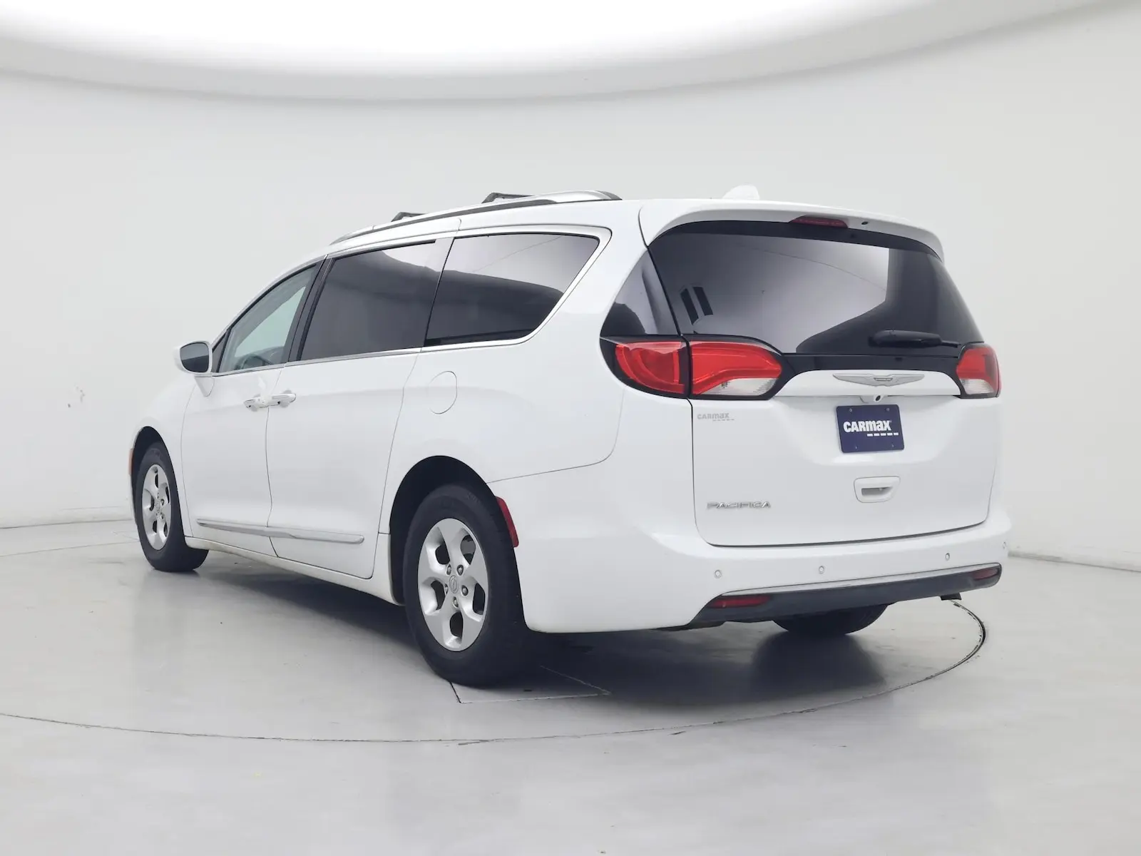 2017 Chrysler Pacifica Touring L Plus photo 3