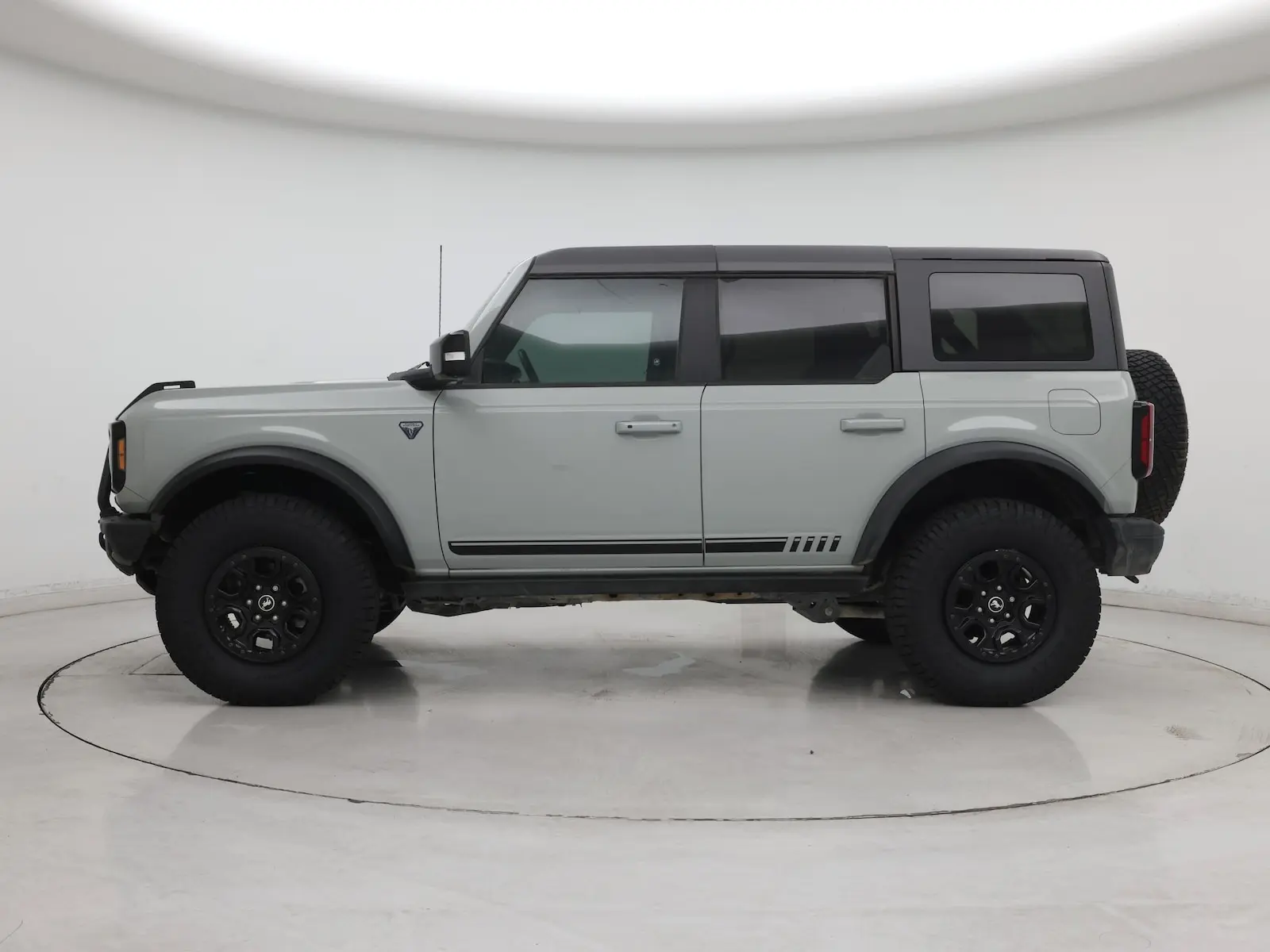 2021 Ford Bronco First Edition 4WD Advanced photo 4