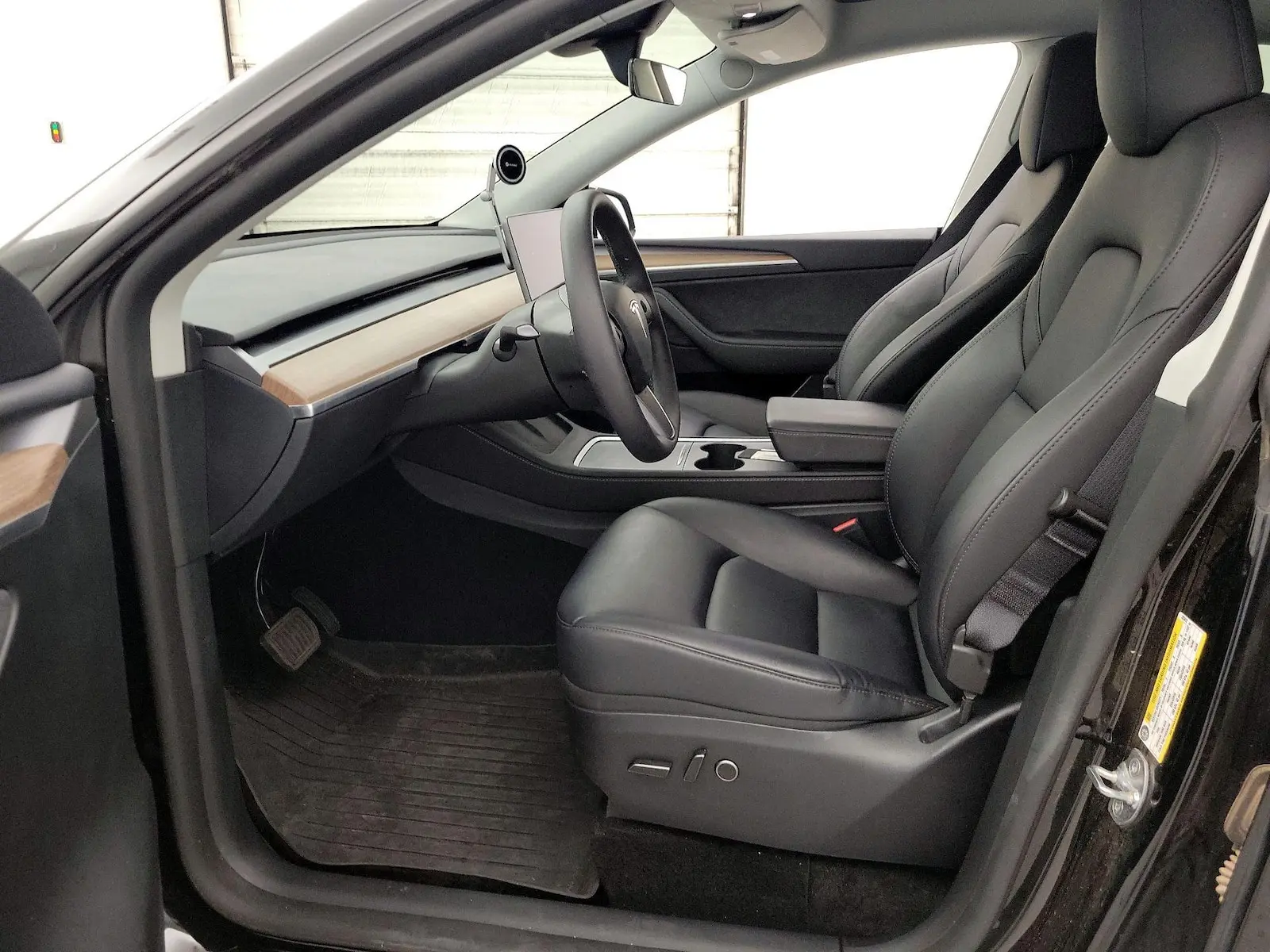 2025 Tesla Model Y Long Range Dual Motor AWD photo 3