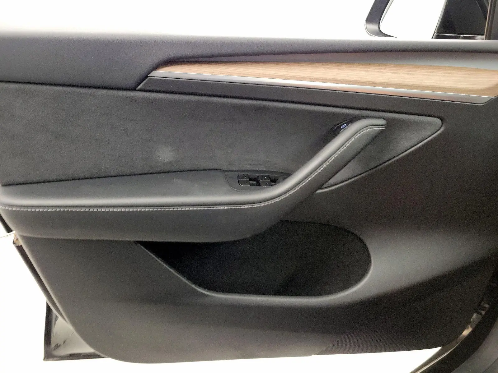 2025 Tesla Model Y Long Range Dual Motor AWD photo 4