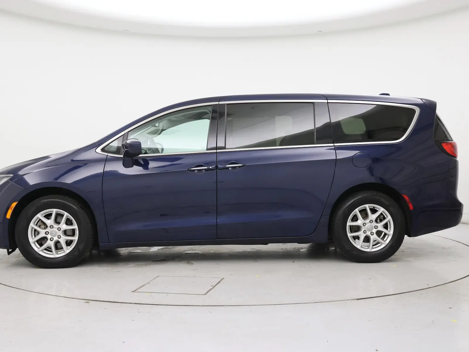 2020 Chrysler Pacifica Touring photo 4