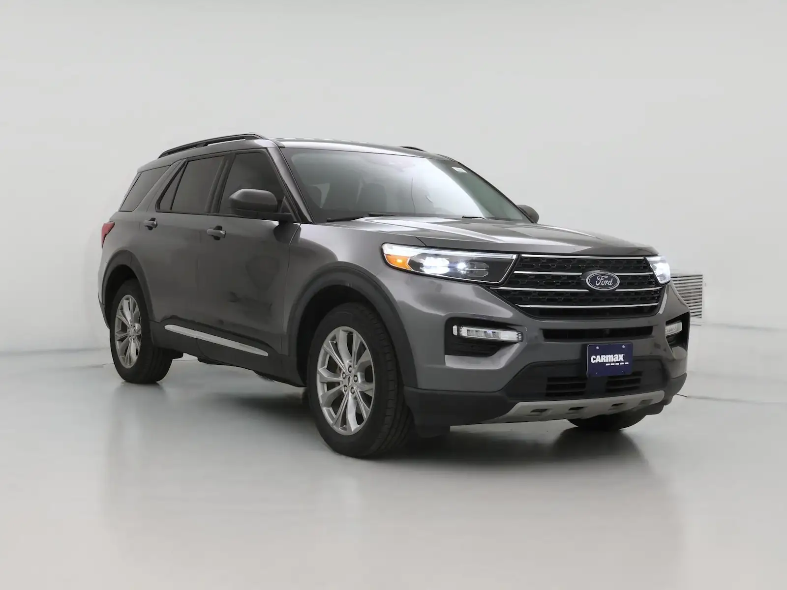 2023 Ford Explorer XLT 4WD photo 1