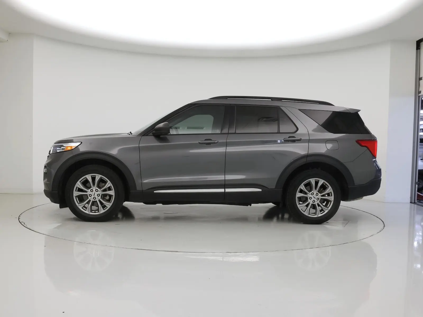 2023 Ford Explorer XLT 4WD photo 4