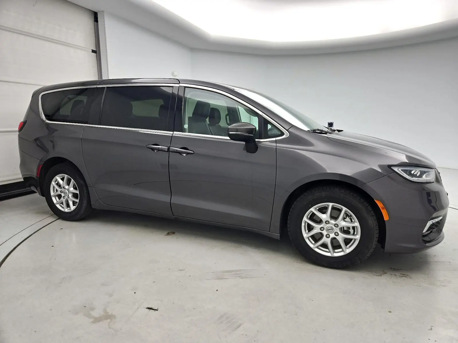 2023 Chrysler Pacifica Touring L photo 4