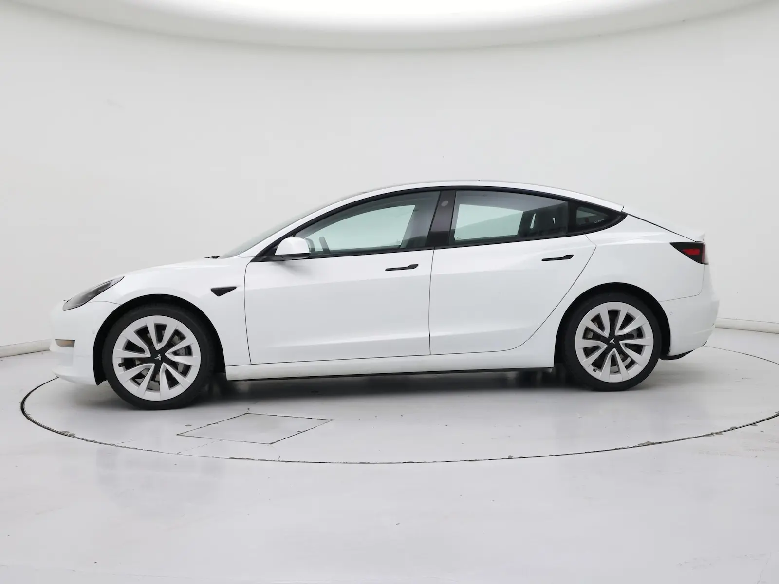 2021 Tesla Model 3 Standard Range Plus photo 4