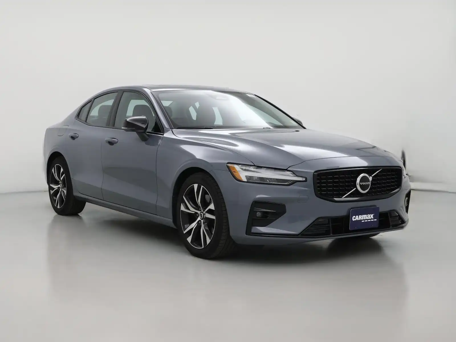 2024 Volvo S60 B5 Core Dark Theme's photo
