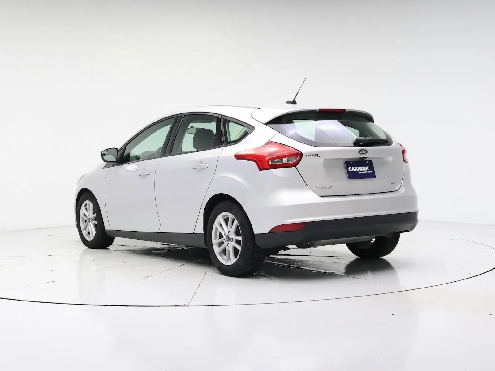 2018 Ford Focus SE Hatchback photo 3
