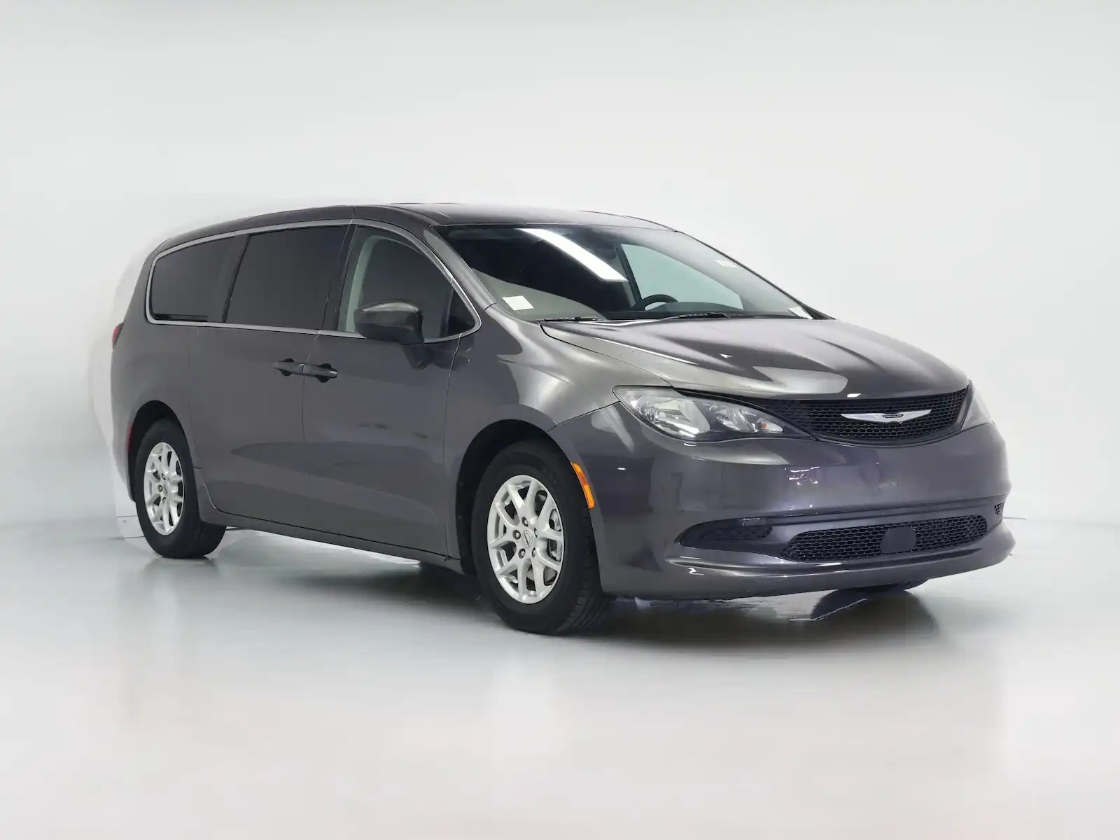 2022 Chrysler Voyager LX's photo