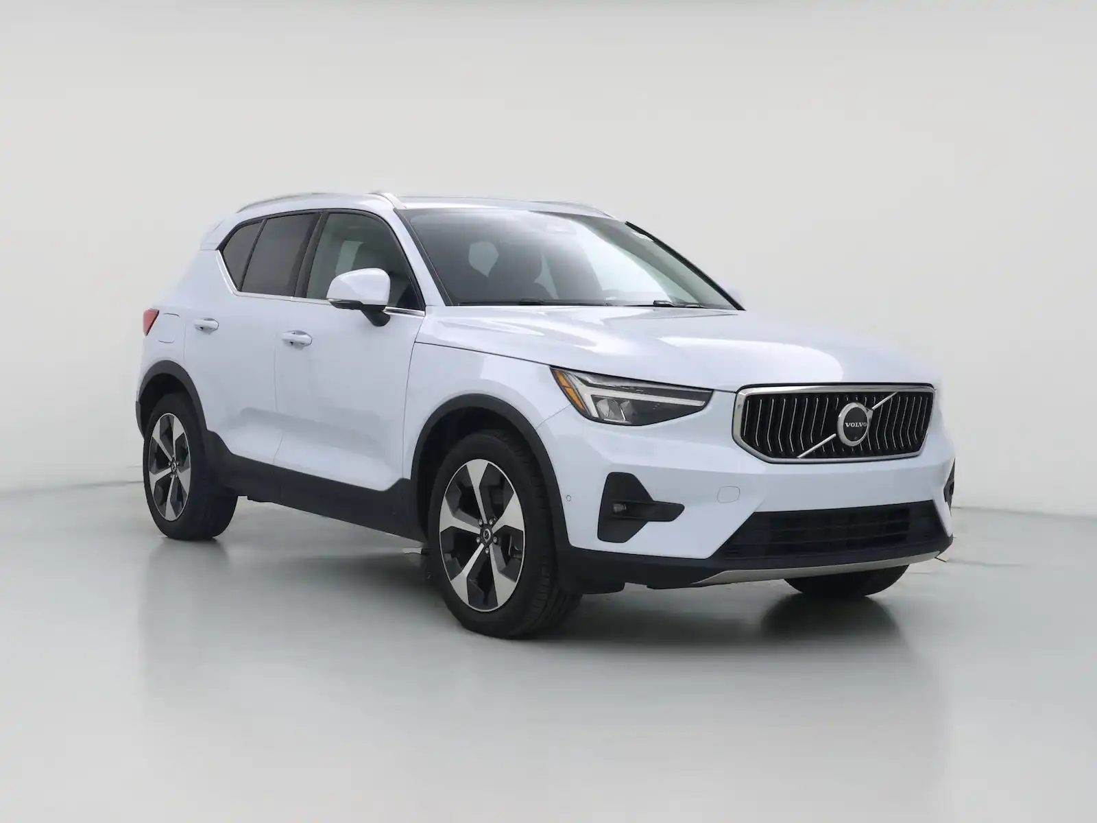 2025 Volvo XC40 B5 Plus Bright AWD's photo