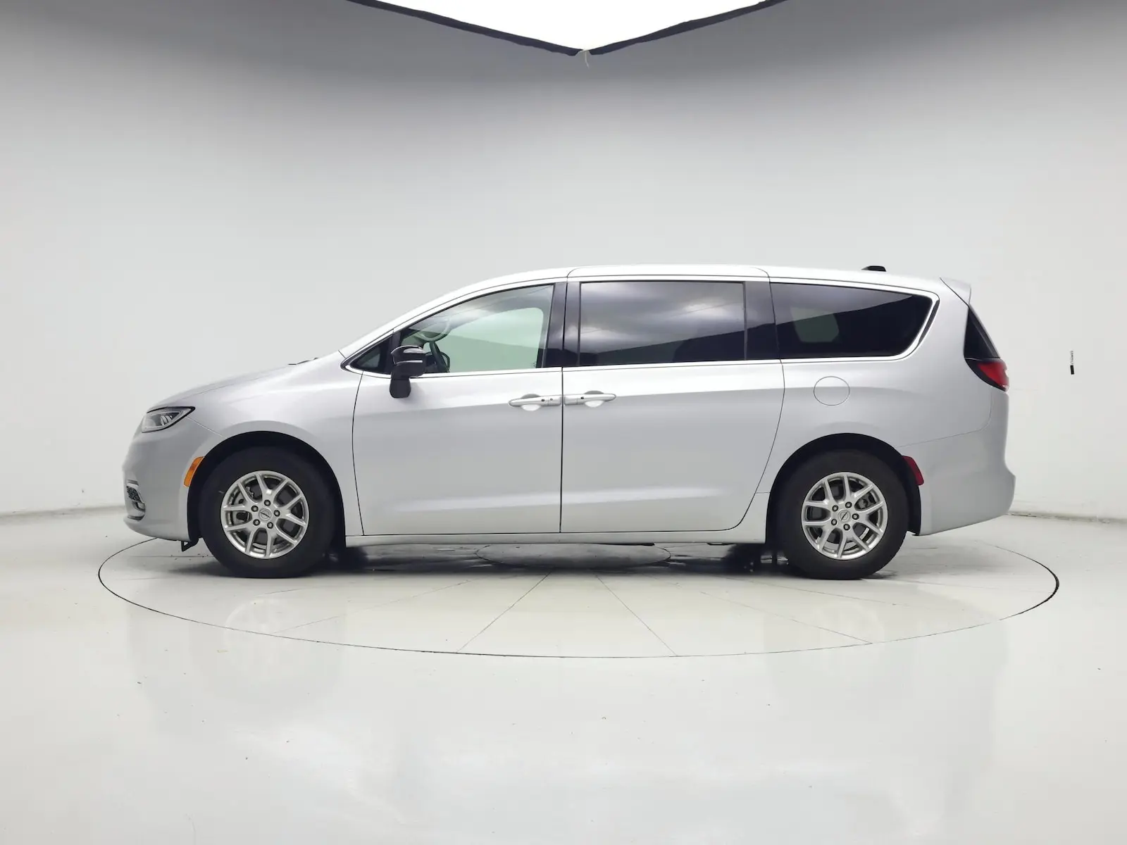 2024 Chrysler Pacifica Touring L photo 4