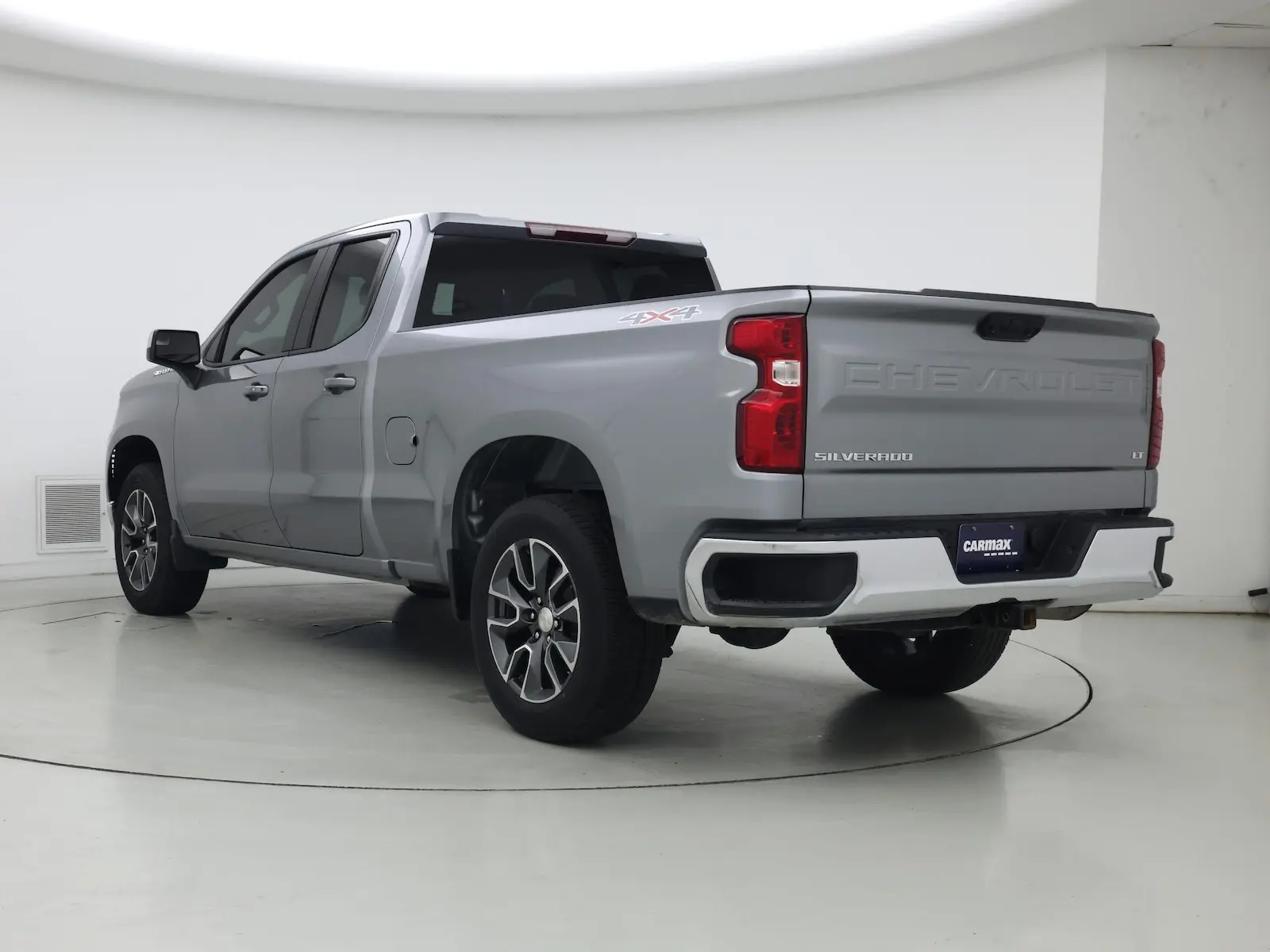 2024 Chevrolet Silverado 1500 LT 4WD Double Cab Standard Box 2FL photo 3