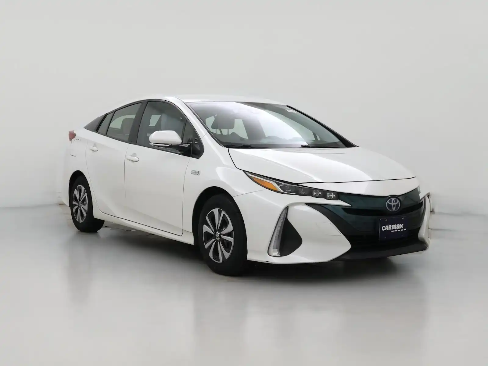 2017 Toyota Prius Prime Premium's photo