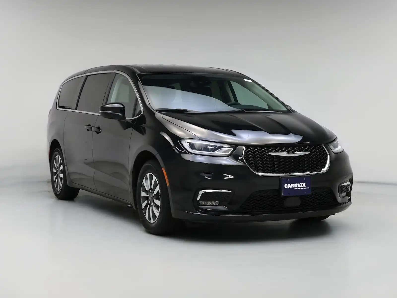 2023 Chrysler Pacifica Hybrid Touring L's photo